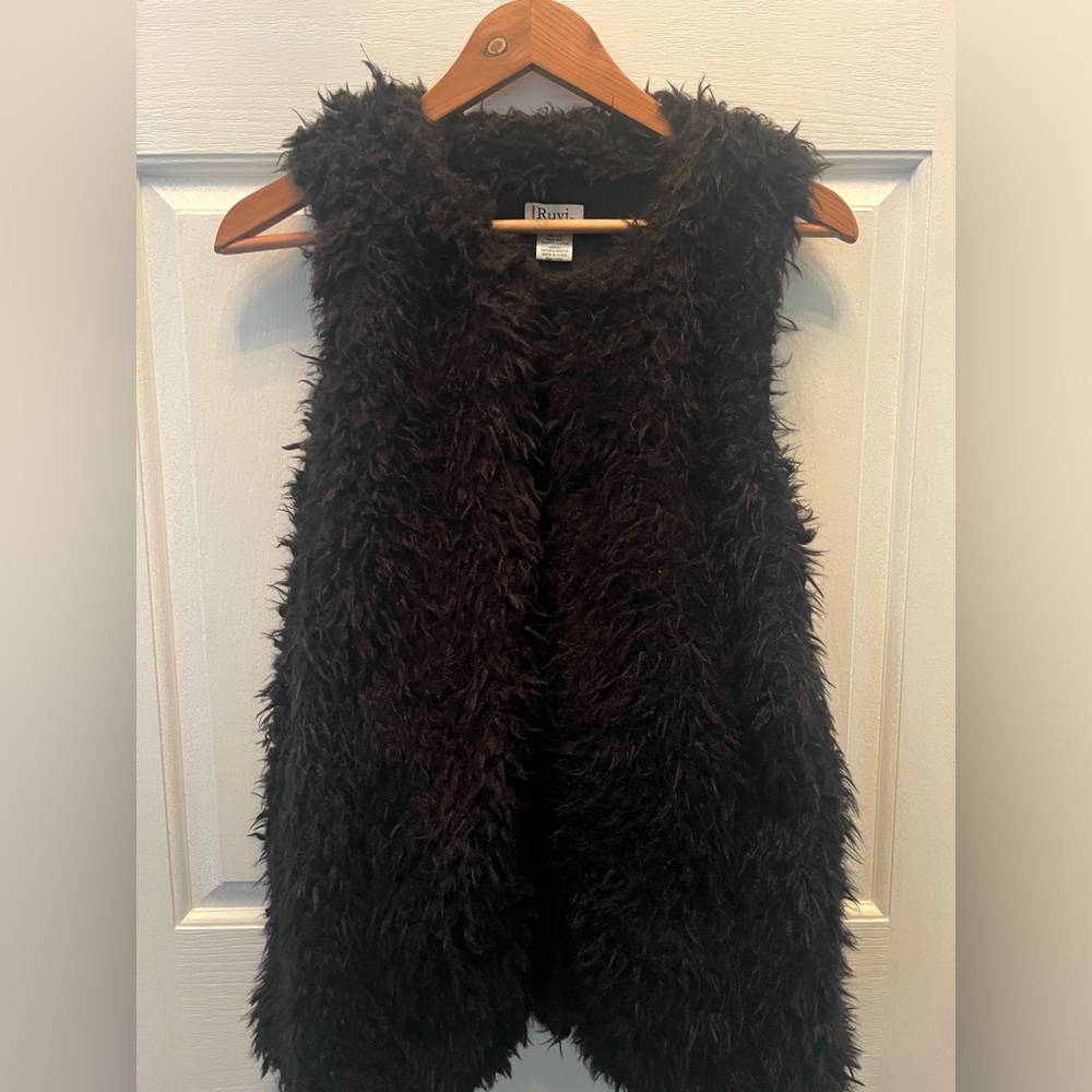 PRE-OWNED RUYI WOMEN'S FAUX FUR FUZZY VEST- BLACK- SMALL/MEDIUM